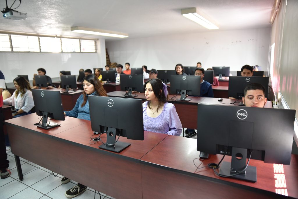 Con 14 diplomados en línea, UMSNH apuesta por la capacitación digital