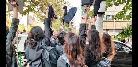 Irán en la actualidad, un analisis de Leyla Hoseinzadeh (Activista estudiantil y ex-presa politica)