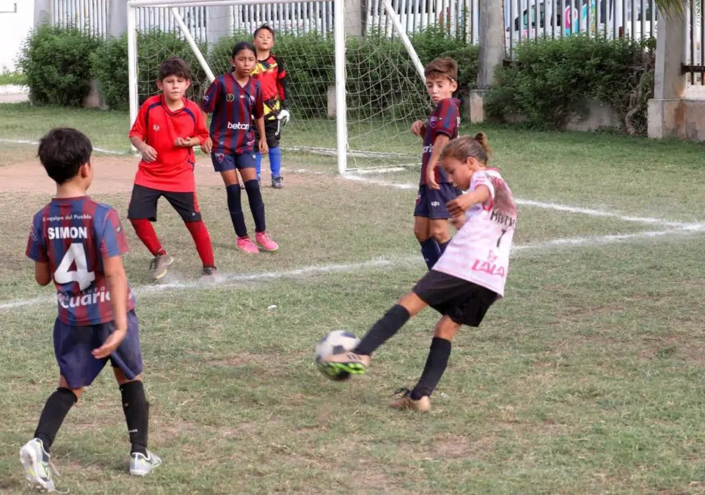 Mundial 2026 llegará a las aulas; SEP impulsa el deporte como herramienta educativa