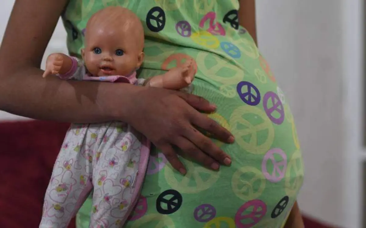 En Chiapas, niña de 10 años es abandonada tras parto; ella y su bebé se reportan graves